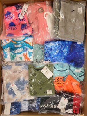 The photo shows a package with clothing in the category N.