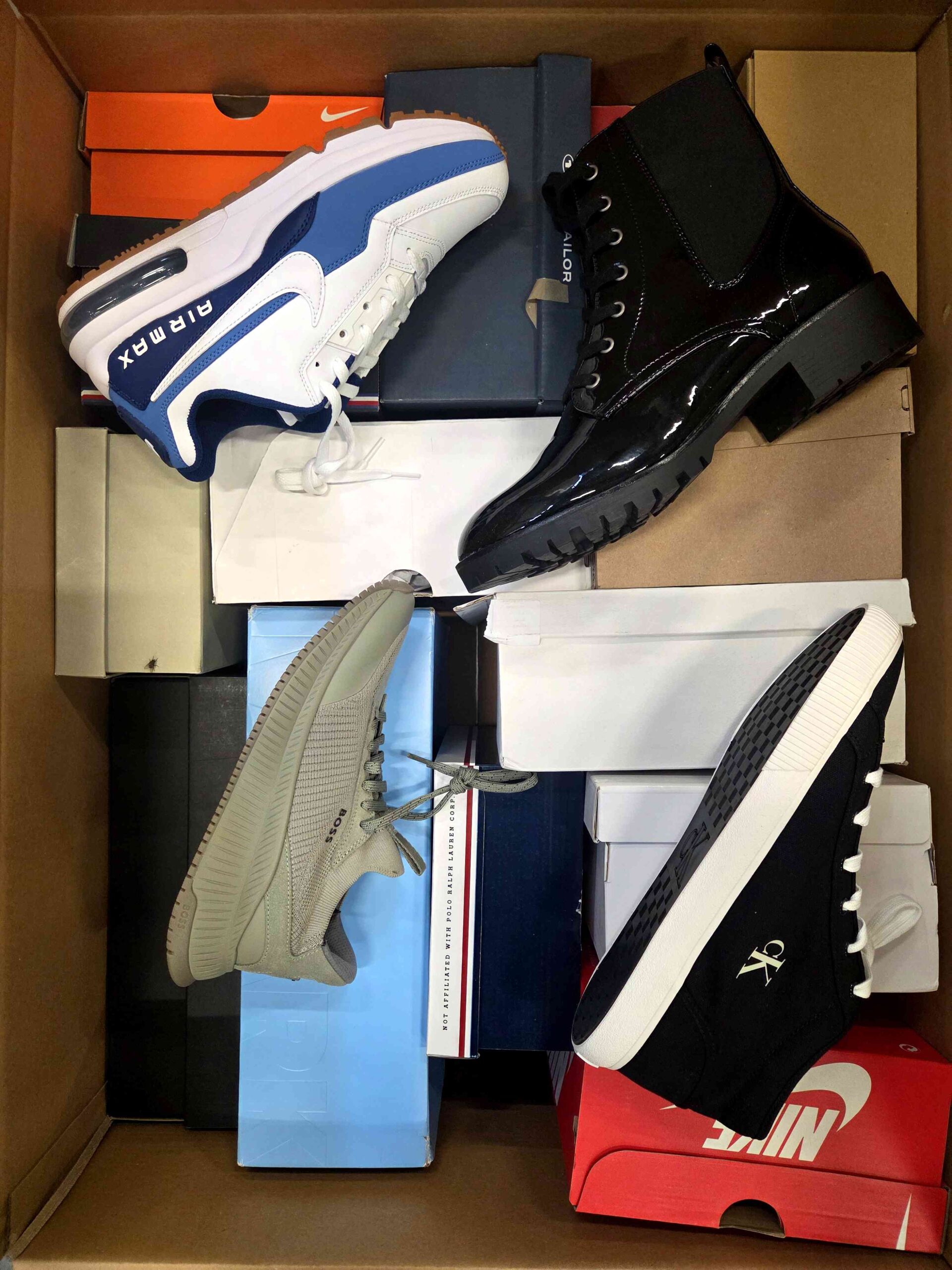 The photo shows a package with footwear in the category BS.