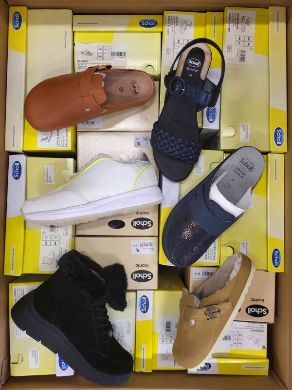 The photo shows a package with footwear in the category SM.