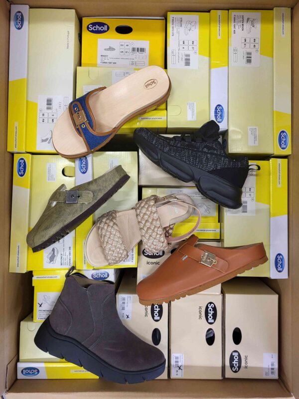 The photo shows a package with footwear in the category SM.