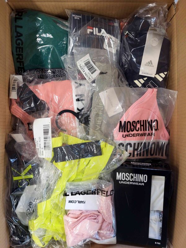 The photo shows a package with clothing in the category AU.