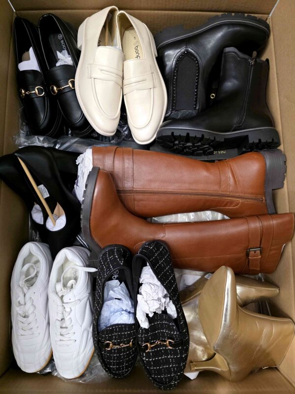The photo shows a package with clothing in the category BPS.