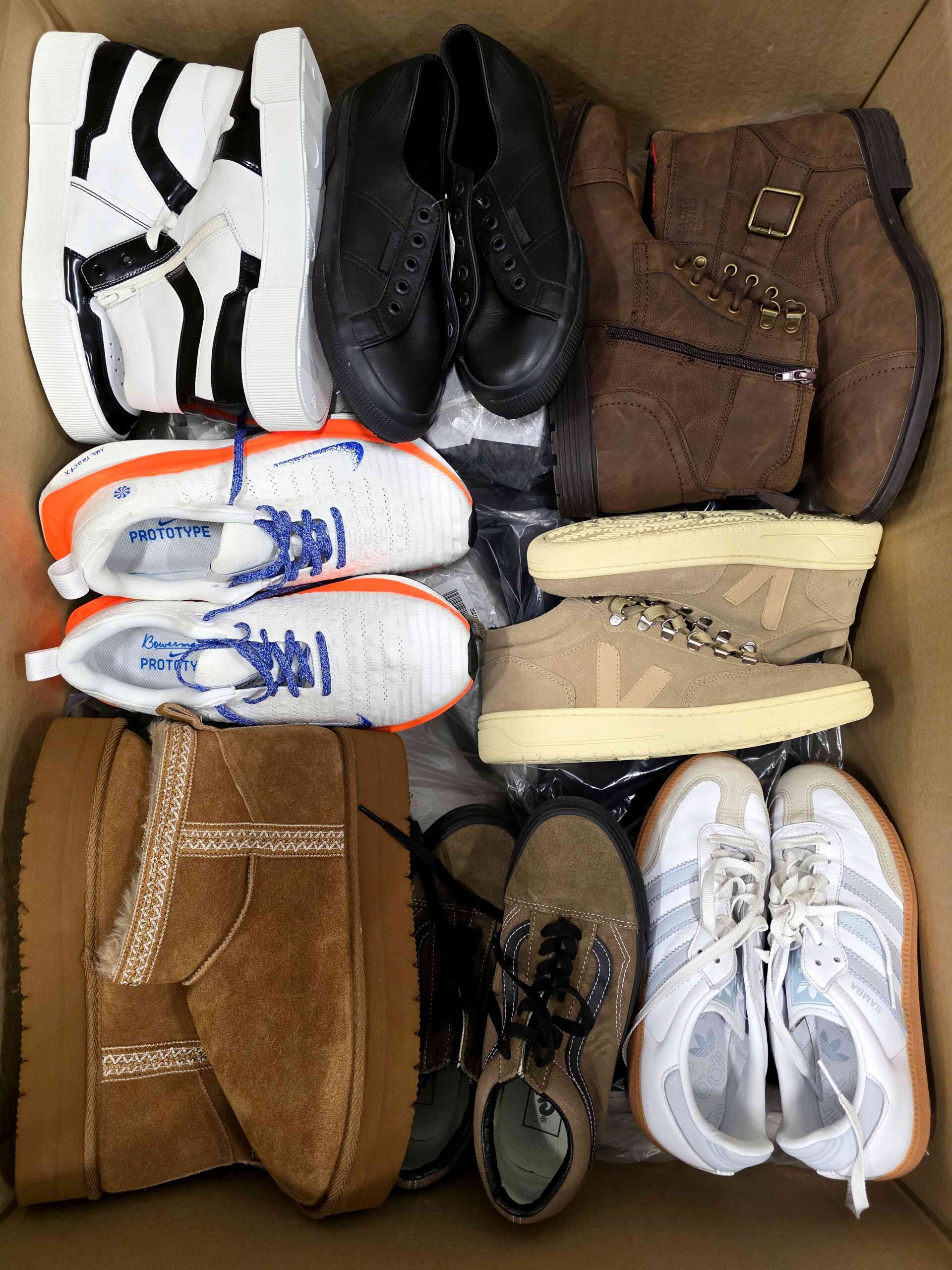 The photo shows a package with footwear in the category BSU.