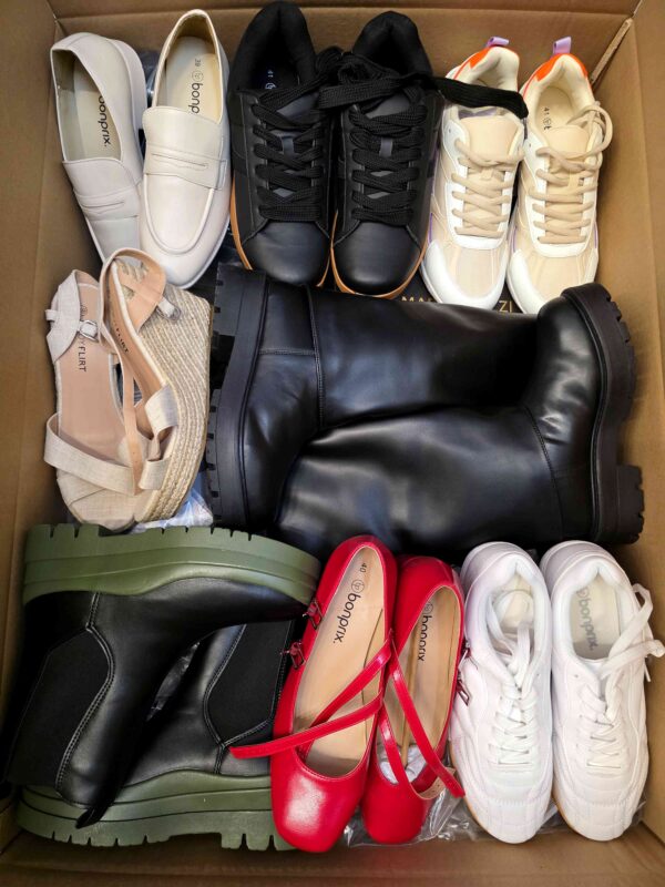 The photo shows a package with clothing in the category BPS.