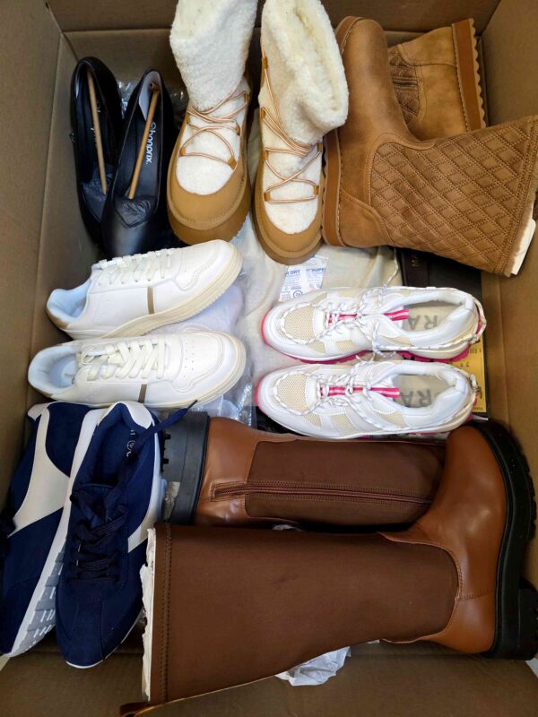 The photo shows a package with clothing in the category BPS.