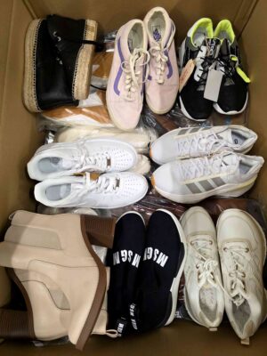 The photo shows a package with footwear in the category BSU.