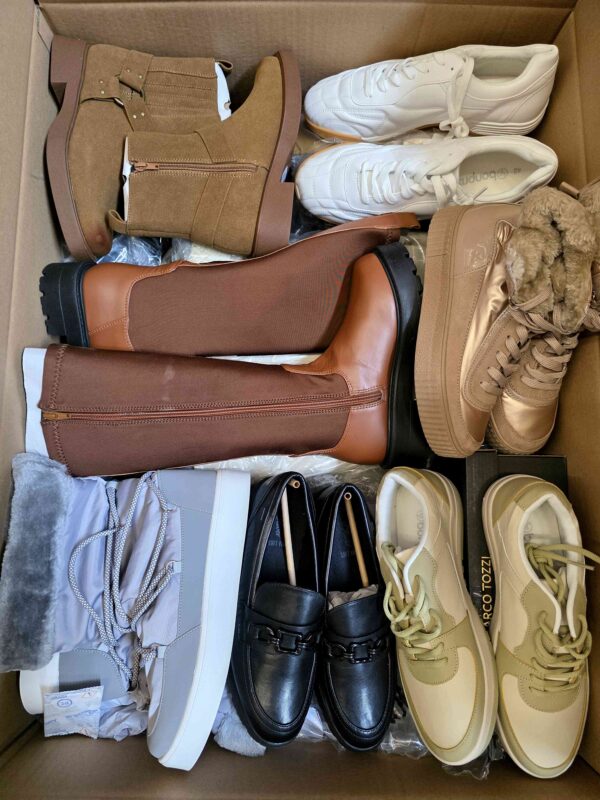 The photo shows a package with clothing in the category BPS.