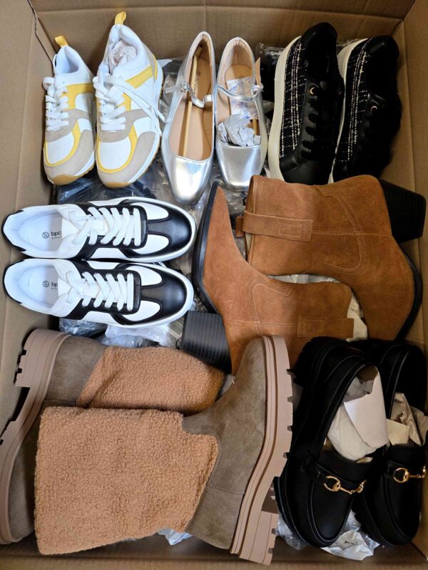The photo shows a package with clothing in the category BPS.