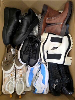 The photo shows a package with footwear in the category BSU.