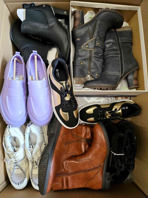 The photo shows a package with clothing in the category BPS.