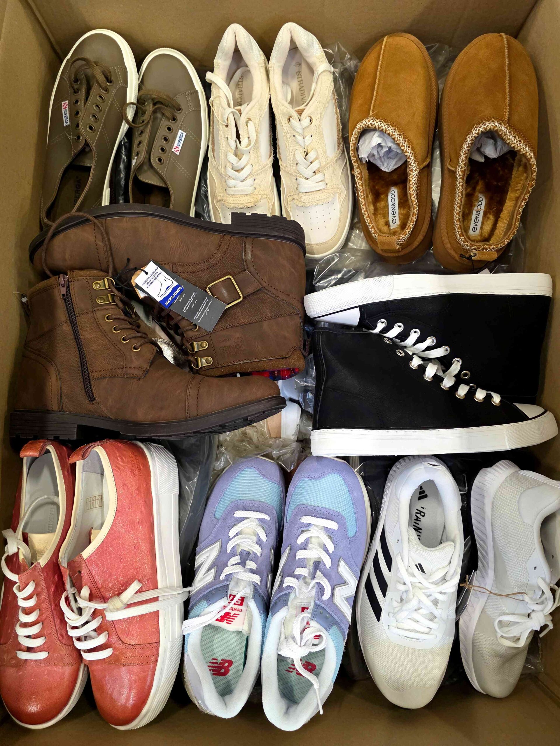 The photo shows a package with footwear in the category BSU.