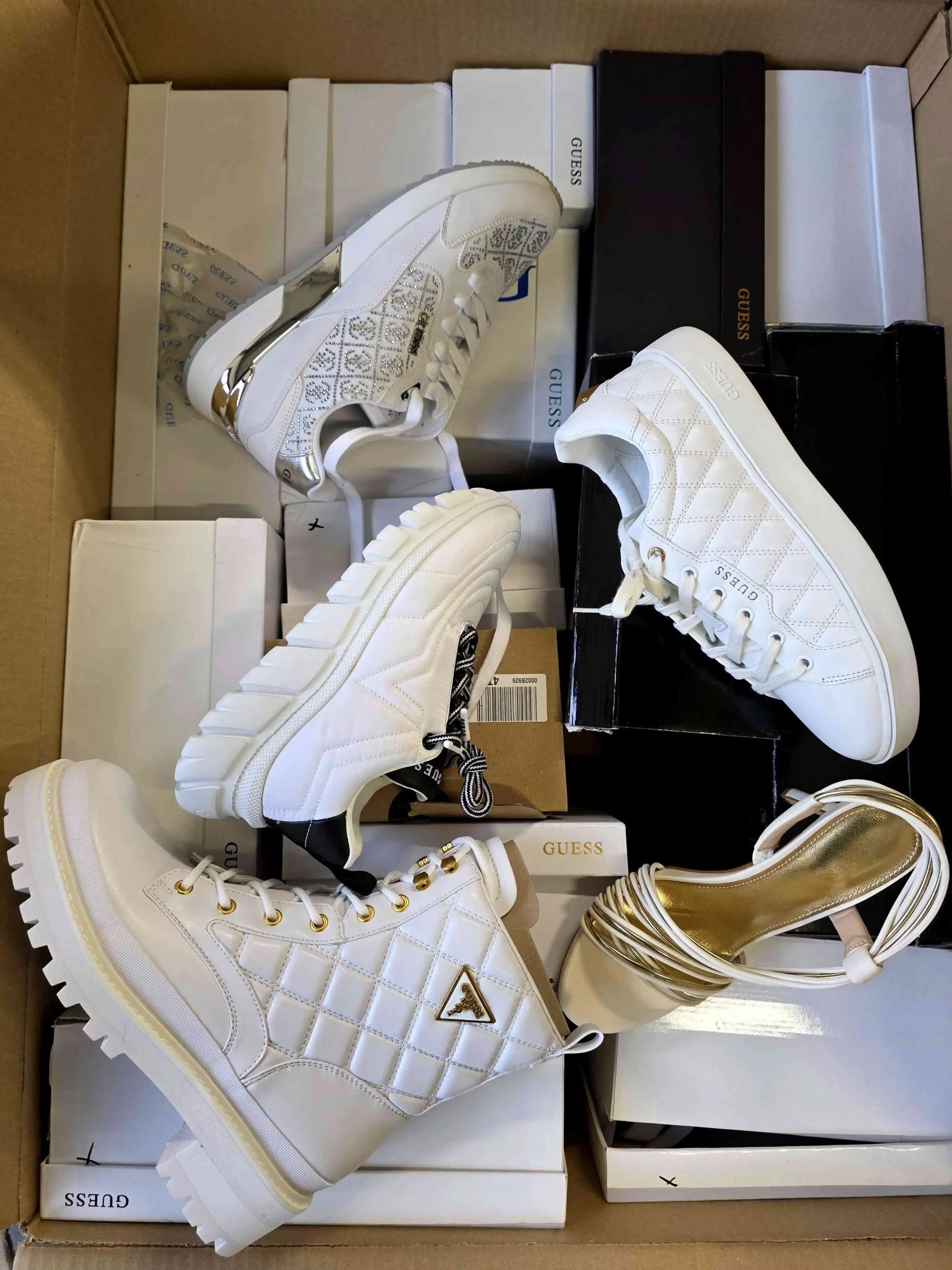 The photo shows a package with footwear in the category BS.