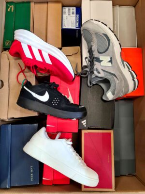 The photo shows a package with footwear in the category CS.