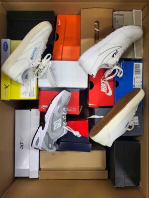 The photo shows a package with footwear in the category CS.