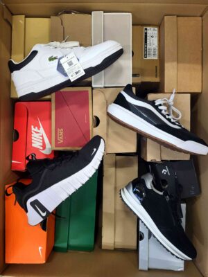 The photo shows a package with footwear in the category CS.