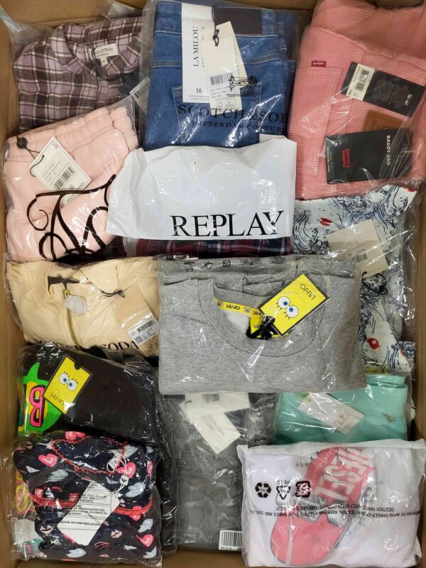 The photo shows a package with clothing in the category K.