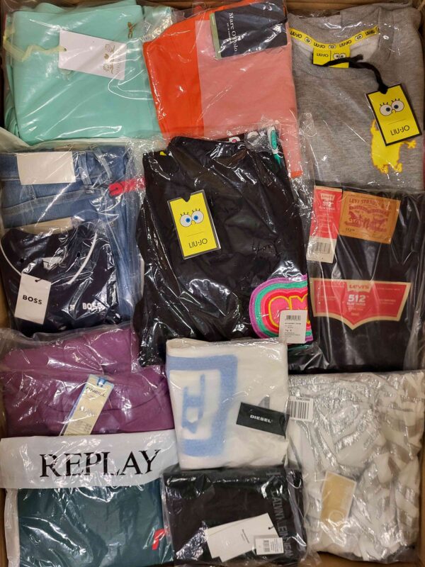 The photo shows a package with clothing in the category K.