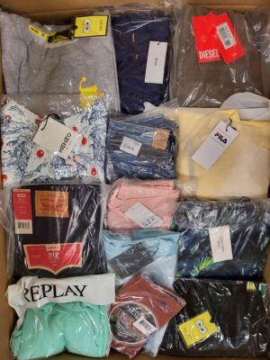 The photo shows a package with clothing in the category K.