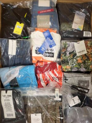 The photo shows a package with clothing in the category K.