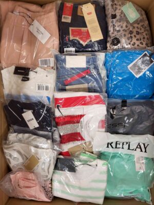 The photo shows a package with clothing in the category K.