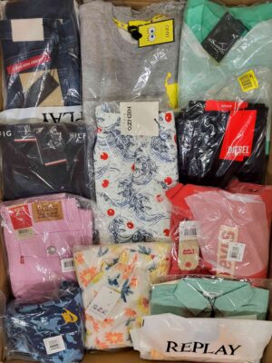 The photo shows a package with clothing in the category K.