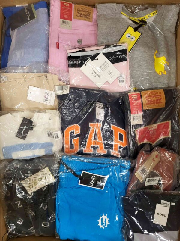 The photo shows a package with clothing in the category K.