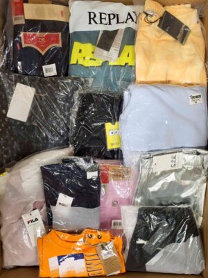 The photo shows a package with clothing in the category K.