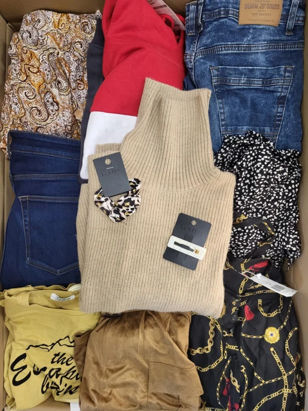 The photo shows a package with clothing in the category TSC.