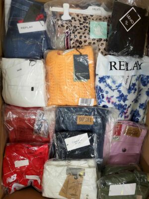 The photo shows a package with clothing in the category K.