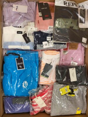The photo shows a package with clothing in the category K.