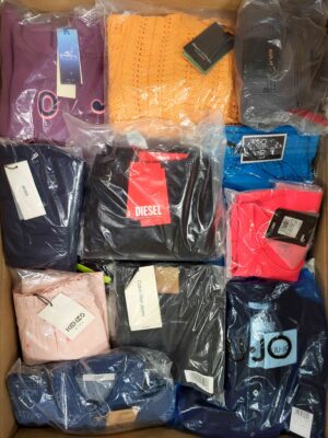 The photo shows a package with clothing in the category K.