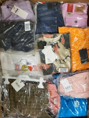 The photo shows a package with clothing in the category K.