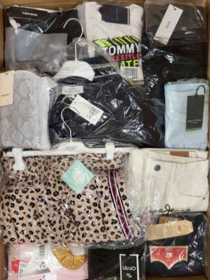 The photo shows a package with clothing in the category K.