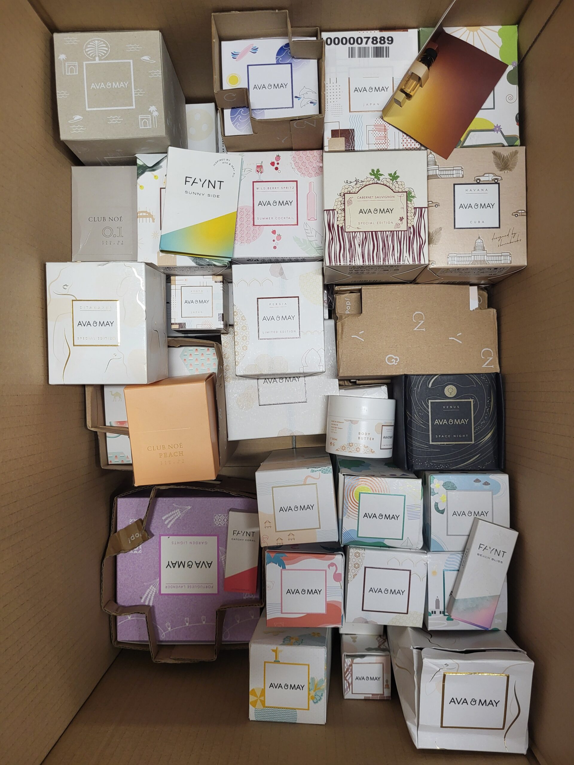 The picture shows a package with accessories in the category CO.