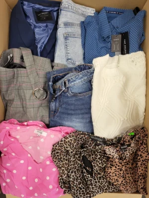 The photo shows a package with clothing in the category TSC.