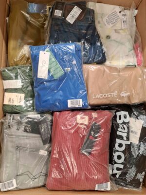 The photo shows a package with clothing in the category AM.