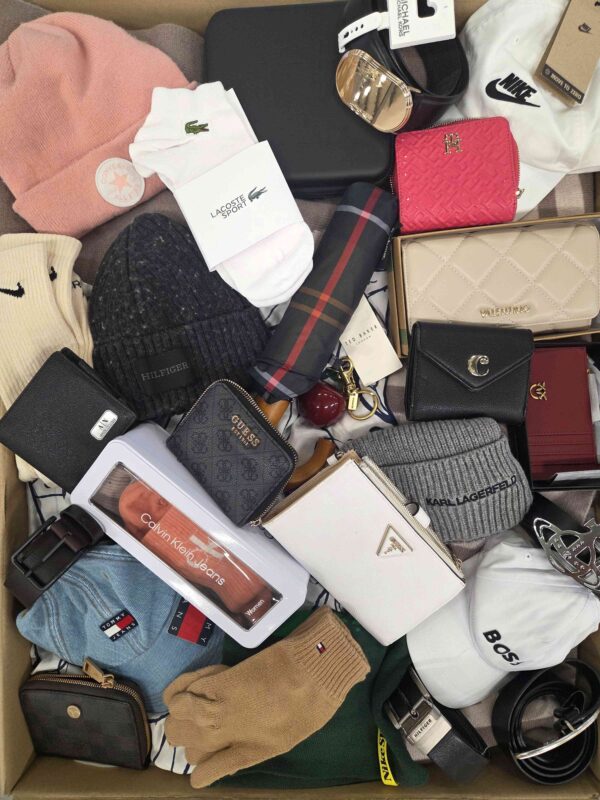 The picture shows a package with accessories in the category AC.