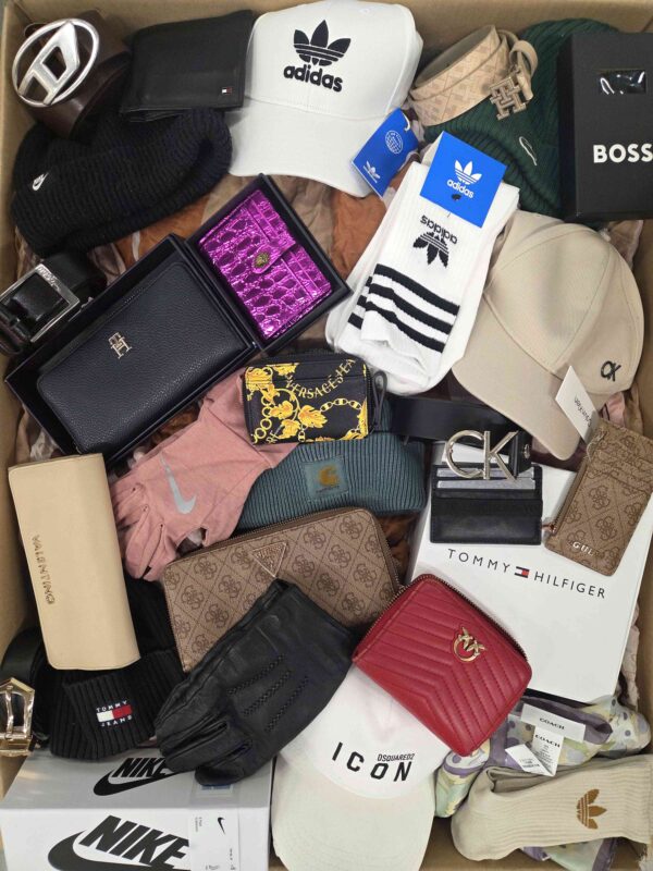 The picture shows a package with accessories in the category AC.
