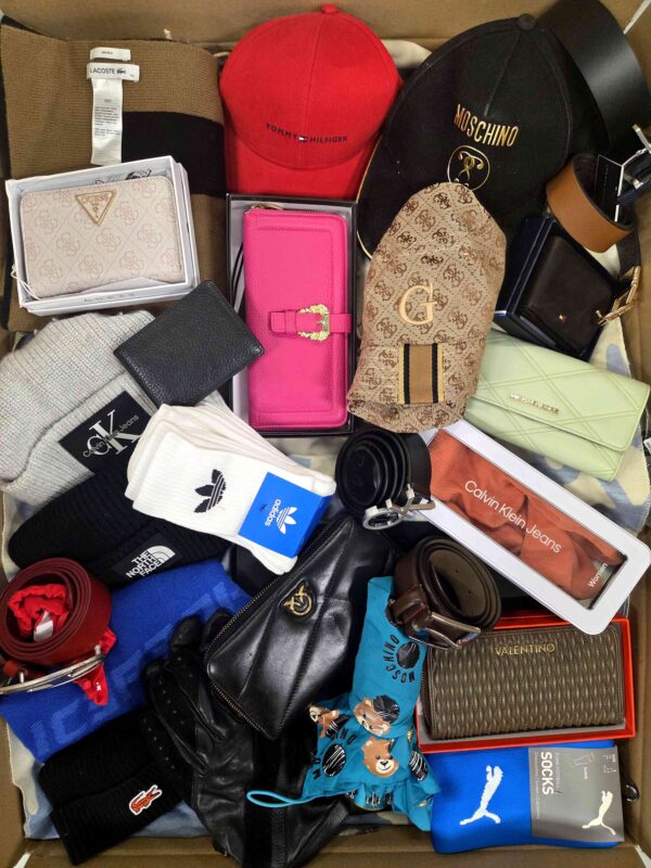 The picture shows a package with accessories in the category AC.