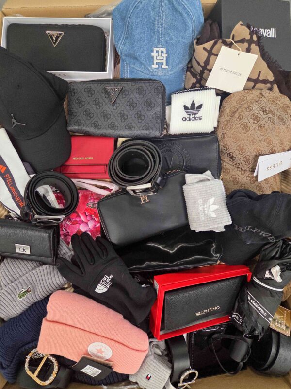 The picture shows a package with accessories in the category AC.