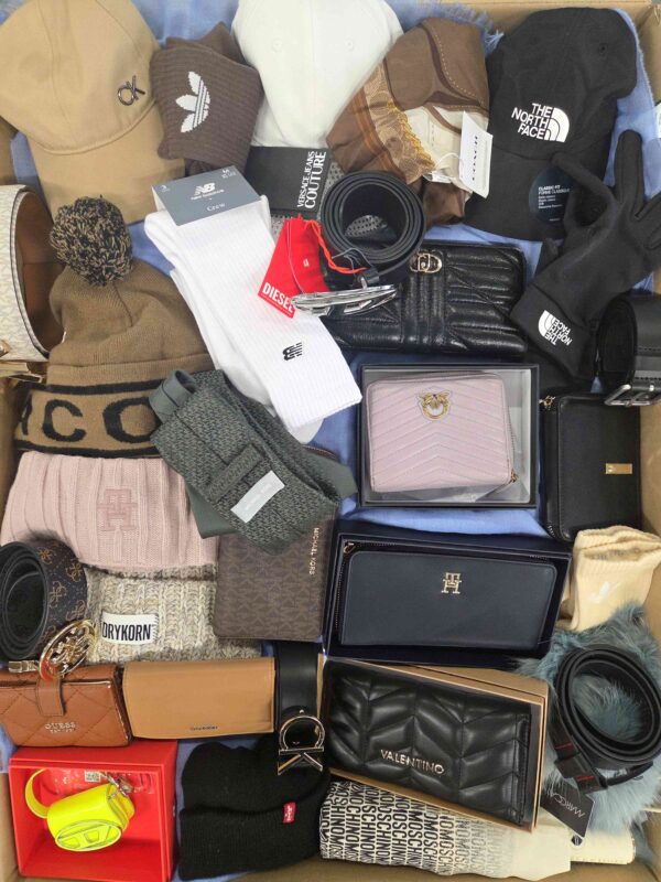 The picture shows a package with accessories in the category AC.