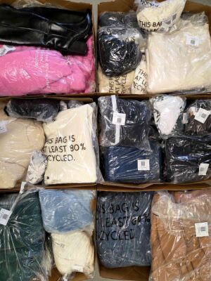 The photo shows a package with clothing in the category BPSDV.