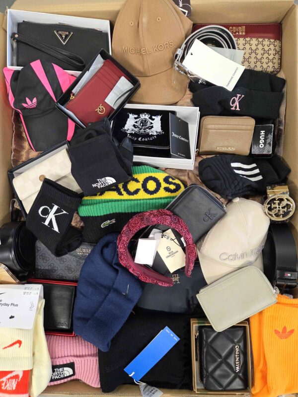 The picture shows a package with accessories in the category AC.