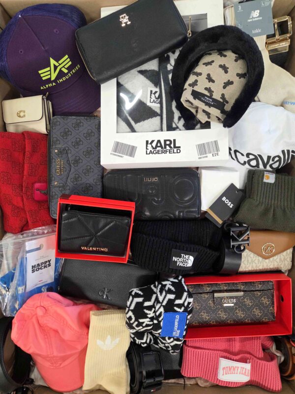 The picture shows a package with accessories in the category AC.