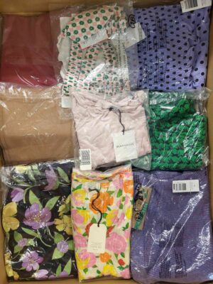 The photo shows a package with clothing in the category AR.