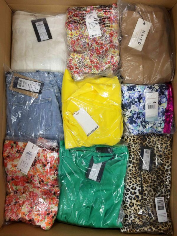 The photo shows a package with clothing in the category AR.