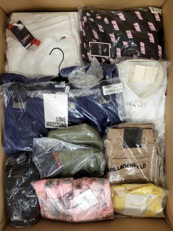 The photo shows a package with clothing in the category AP.
