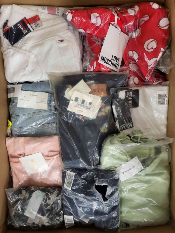 The photo shows a package with clothing in the category AP.