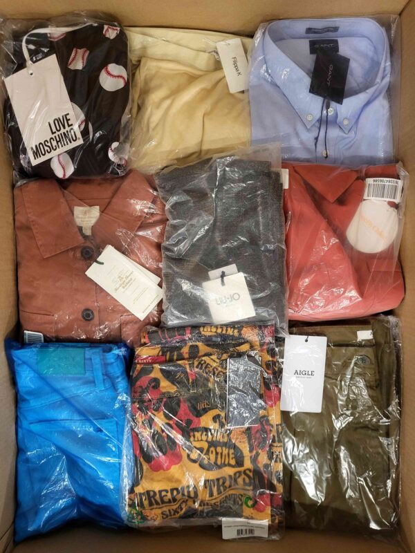 The photo shows a package with clothing in the category AP.
