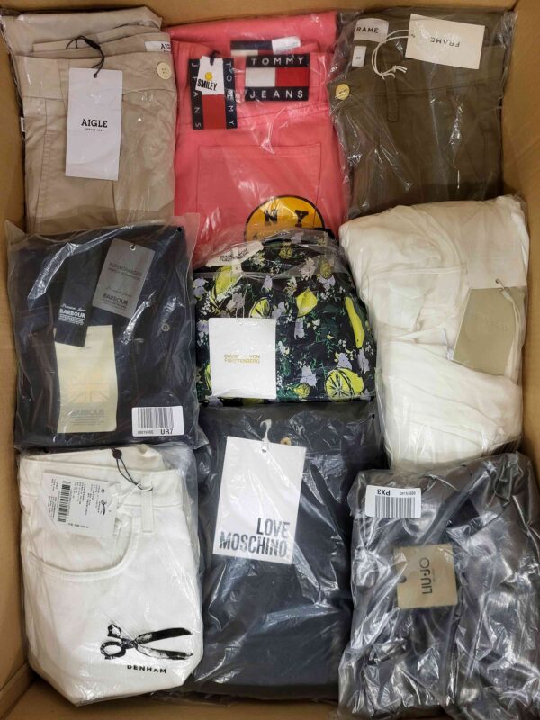 The photo shows a package with clothing in the category AP.
